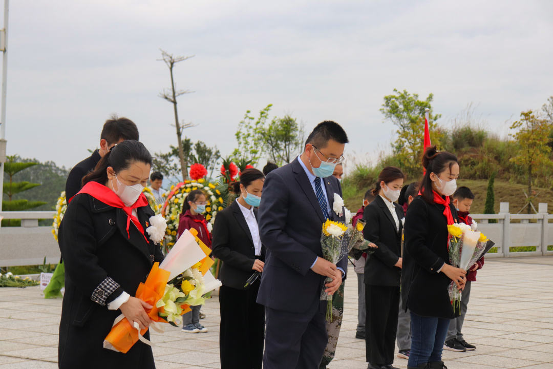 清明祭英烈 共鑄中華魂丨來(lái)賓市培文學(xué)校烈士陵園祭掃活動(dòng)